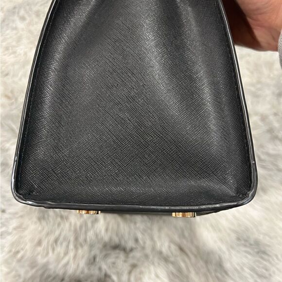 Michael Kors Black Leather Medium East West Dillon Tote w/ cross body strap - Picture 7 of 13